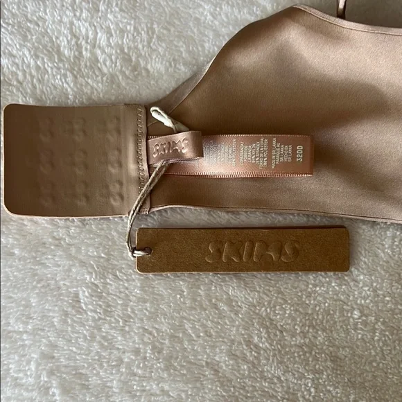 SKIMS Clay Nipple Bra 32DD Brand New w Tags